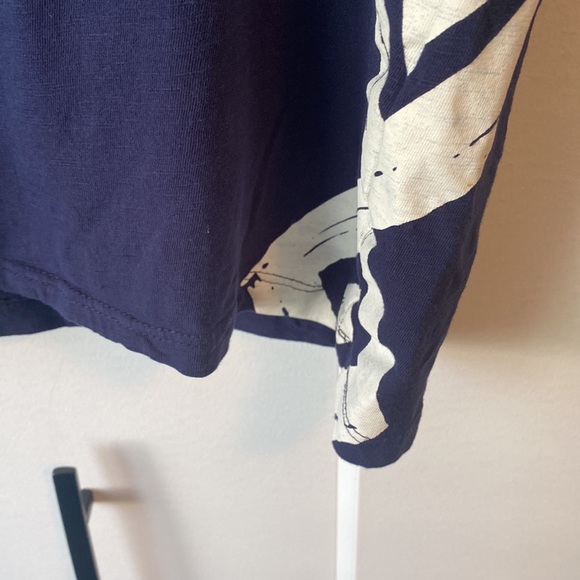 ✨ANY 2 FOR 15 ANY 3 FOR 20✨- Men's Medium Navy and White Tank - Picture 4 of 8